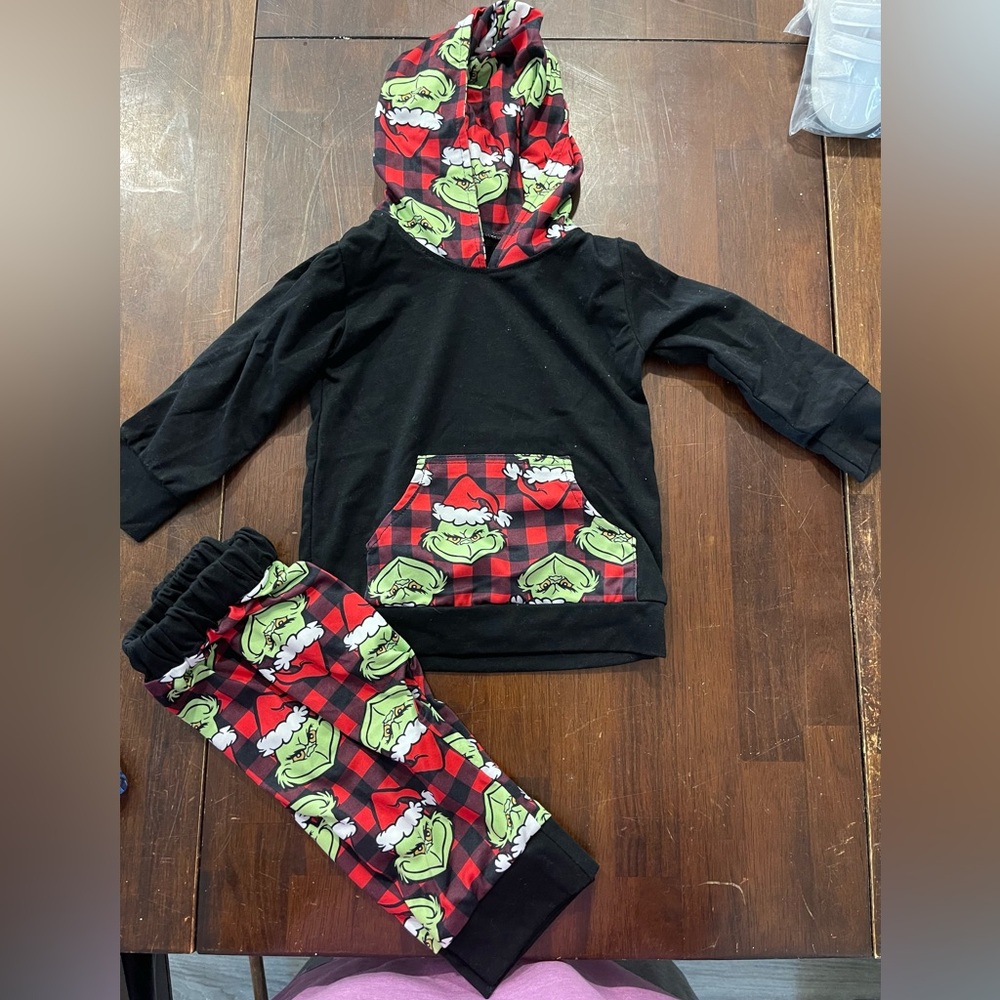 Black Hoodie & Grinch Plaid Jogger Set